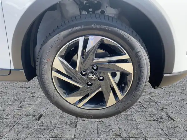 HYUNDAI BAYON (7/14)
