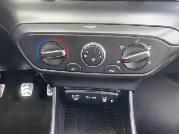 HYUNDAI BAYON TREND (14/15)