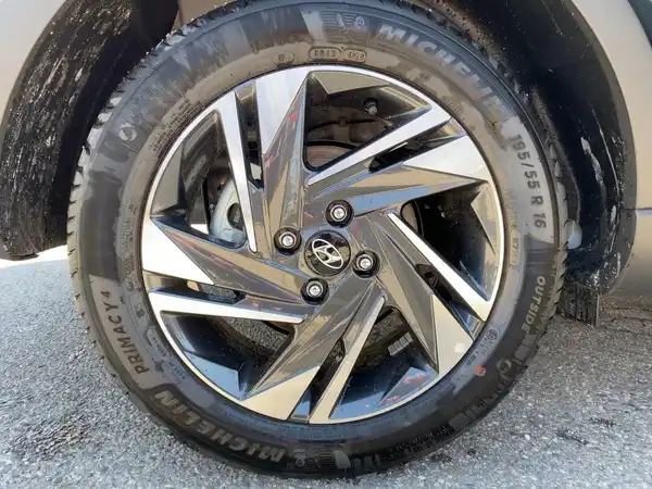 HYUNDAI BAYON (7/15)