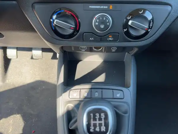HYUNDAI I10 (14/15)