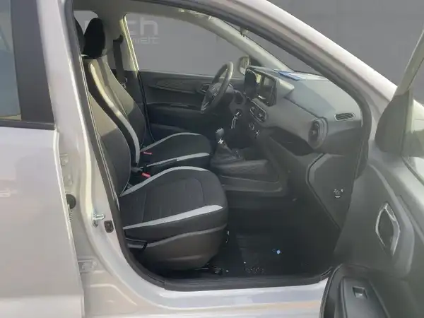 HYUNDAI I10 (11/15)