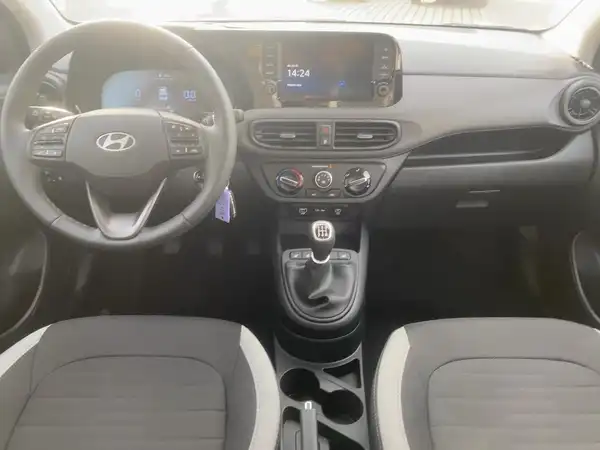 HYUNDAI I10 (8/15)