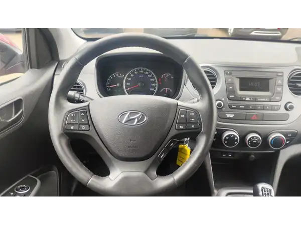 HYUNDAI I10 (11/15)