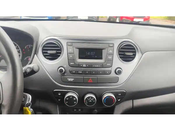 HYUNDAI I10 (12/15)