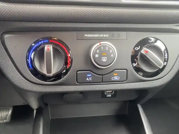 HYUNDAI I10 (14/15)