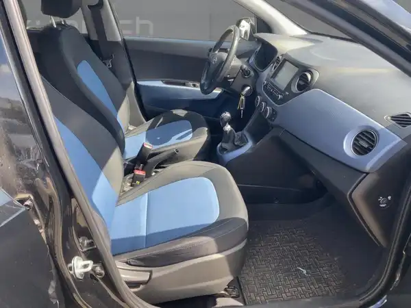 HYUNDAI I10 (11/15)