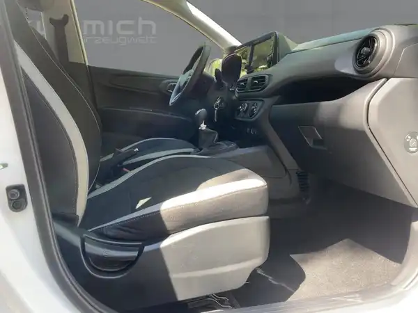 HYUNDAI I10 (11/15)