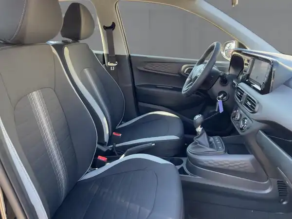 HYUNDAI I10 (11/15)