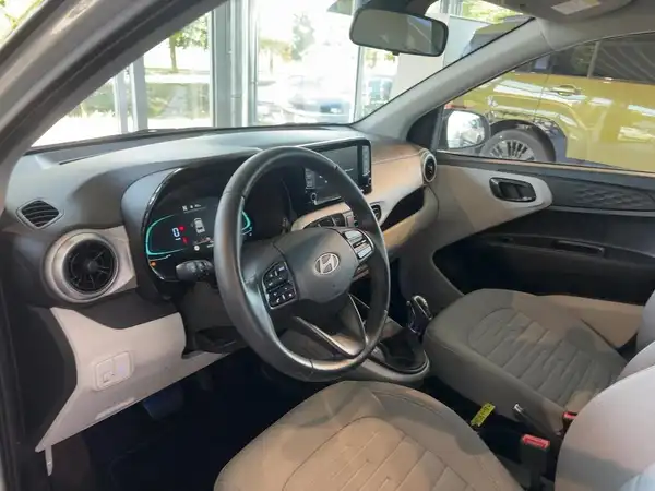 HYUNDAI I10 (11/15)