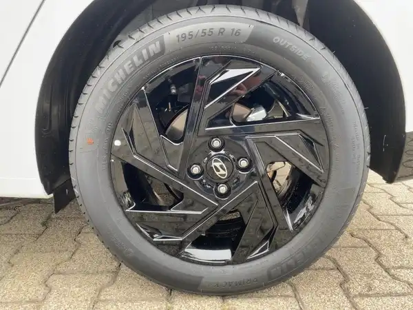HYUNDAI I20 (7/15)