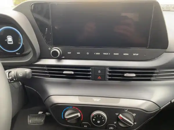HYUNDAI I20 (10/15)
