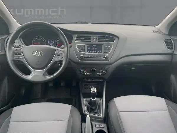 HYUNDAI I20 (8/15)