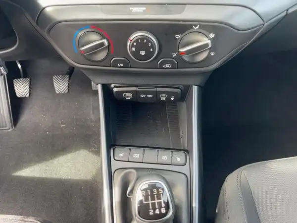 HYUNDAI I20 (14/15)
