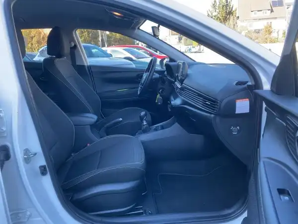 HYUNDAI I20 (11/15)