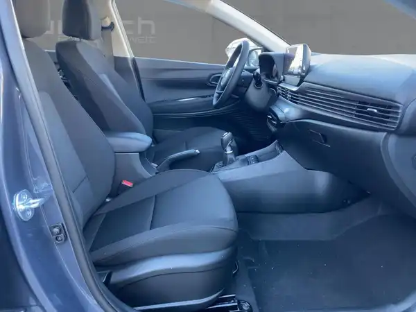 HYUNDAI I20 (11/15)