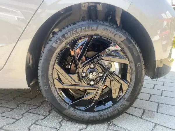 HYUNDAI I20 (7/15)