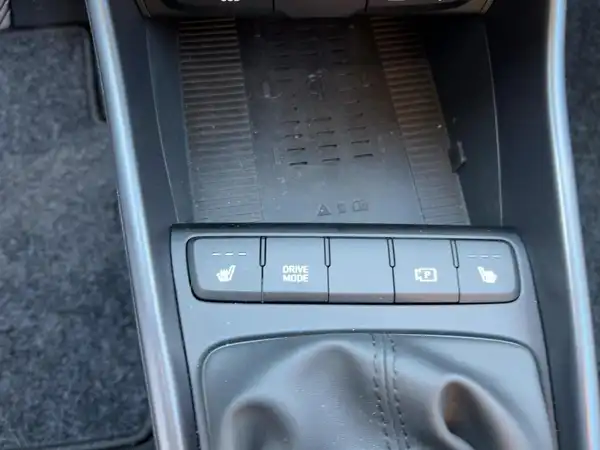 HYUNDAI I20 (14/15)