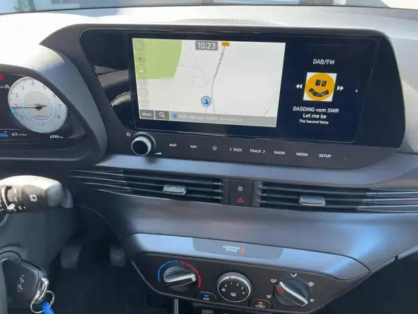 HYUNDAI I20 (10/15)