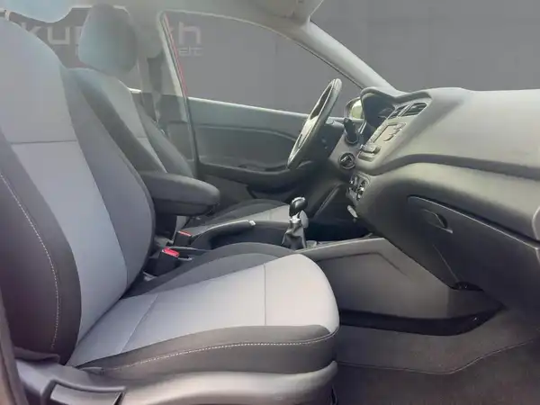 HYUNDAI I20 (11/15)