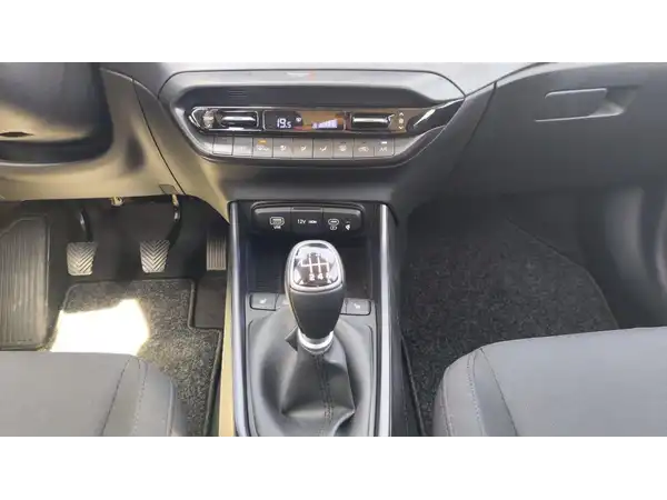 HYUNDAI I20 (13/15)