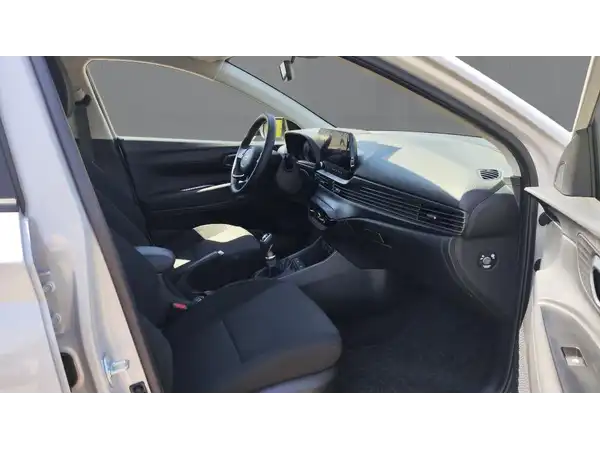 HYUNDAI I20 (8/15)