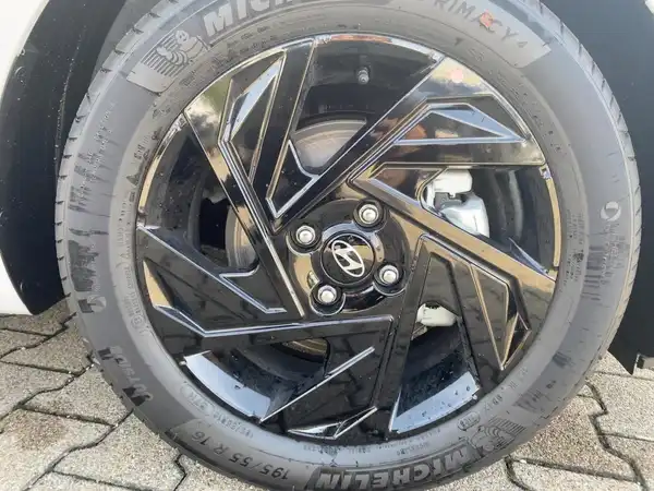 HYUNDAI I20 (7/15)