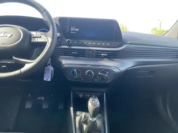 HYUNDAI I20 (10/15)