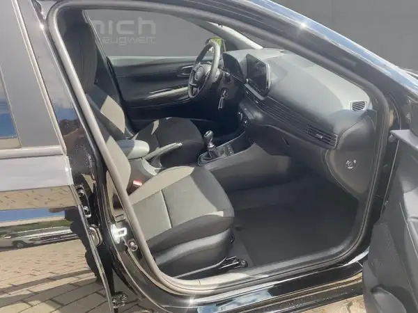 HYUNDAI I20 (11/15)