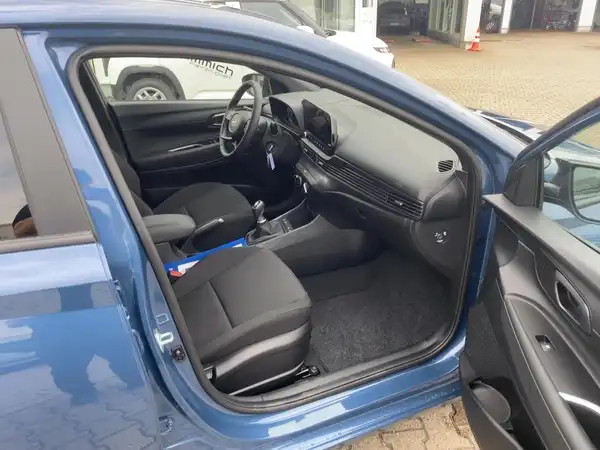 HYUNDAI I20 (11/15)
