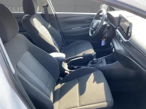 HYUNDAI I20 (11/15)