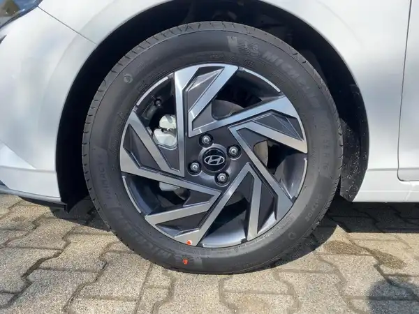 HYUNDAI I20 (7/15)