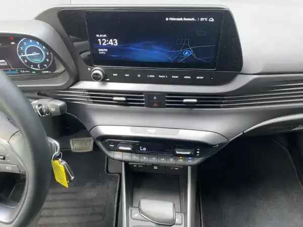 HYUNDAI I20 (10/15)