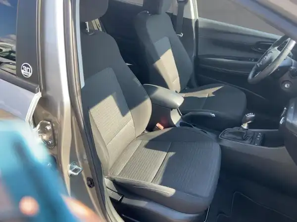 HYUNDAI I20 (11/15)