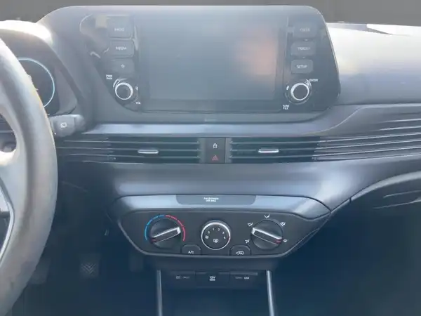 HYUNDAI I20 (10/15)