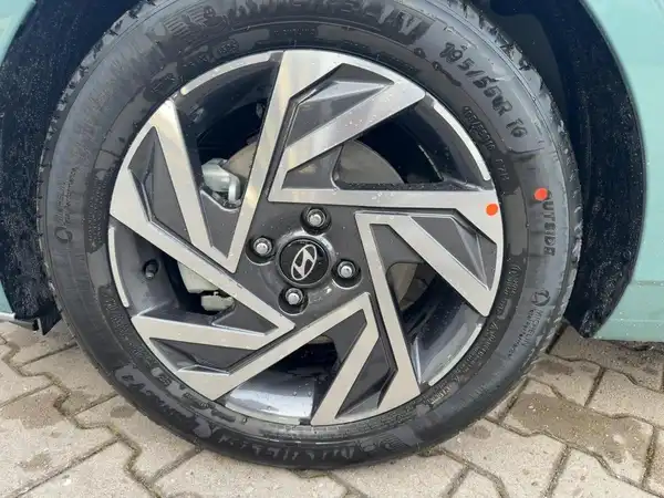 HYUNDAI I20 (7/15)