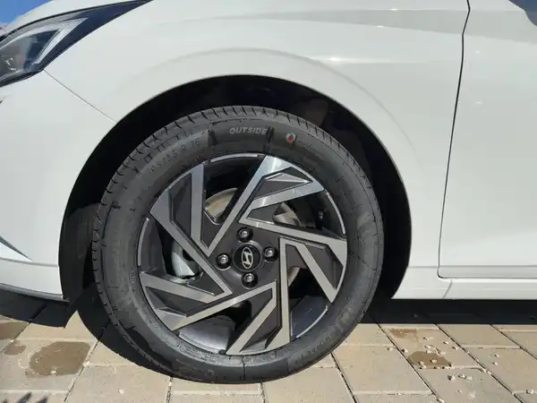 HYUNDAI I20 (7/14)