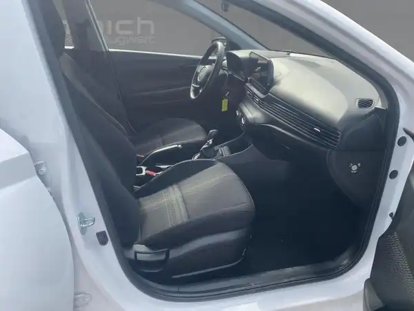 HYUNDAI I20 (11/15)