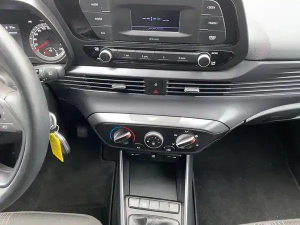 HYUNDAI I20 (10/15)