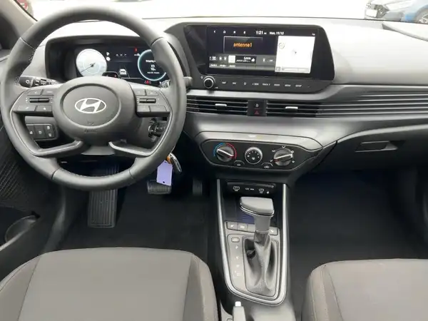 HYUNDAI I20 (8/15)