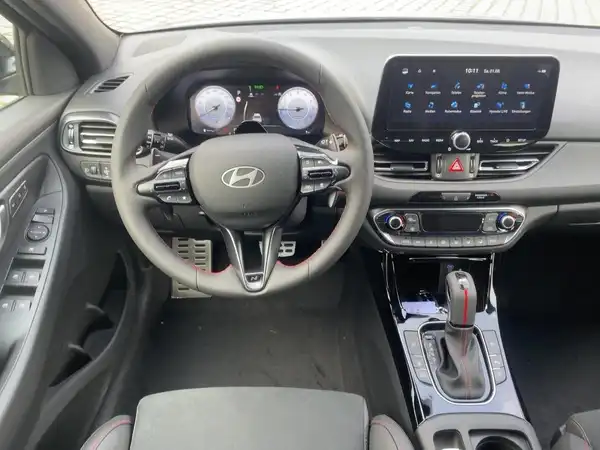 HYUNDAI I30 (8/15)