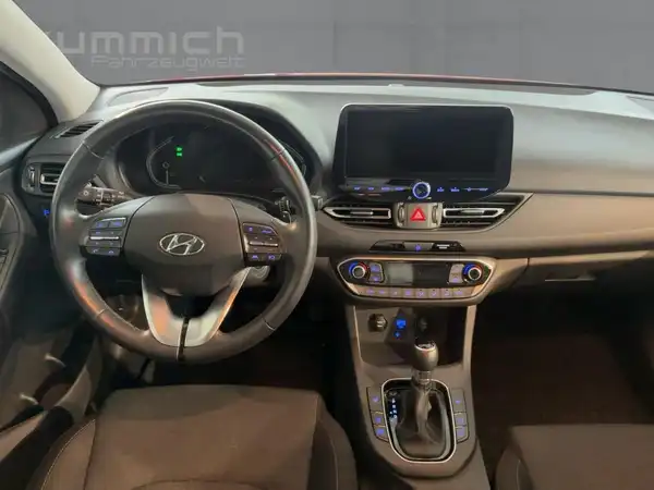HYUNDAI I30 (8/15)