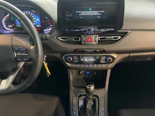 HYUNDAI I30 (10/15)