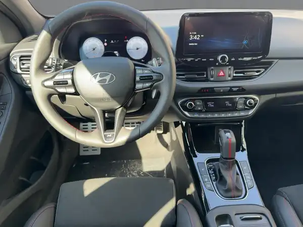 HYUNDAI I30 (8/15)