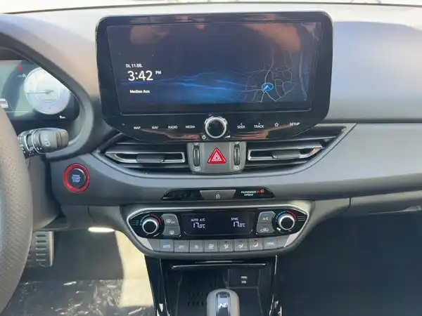 HYUNDAI I30 (10/15)