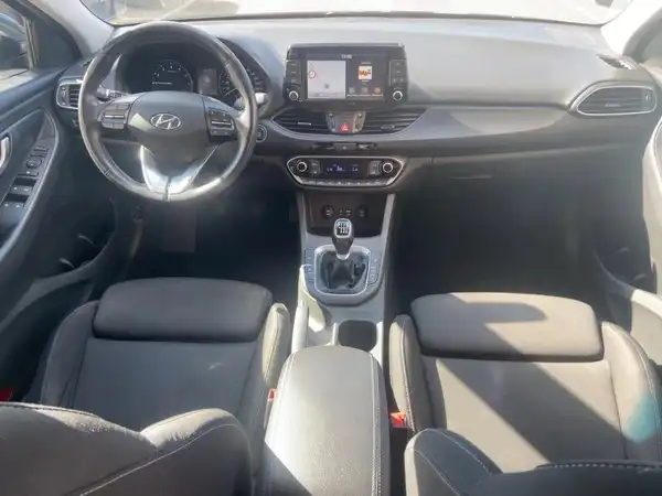HYUNDAI I30 (8/15)