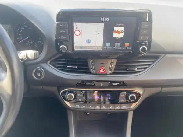 HYUNDAI I30 (10/15)