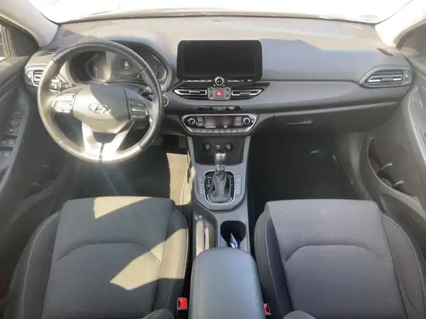HYUNDAI I30 (8/15)