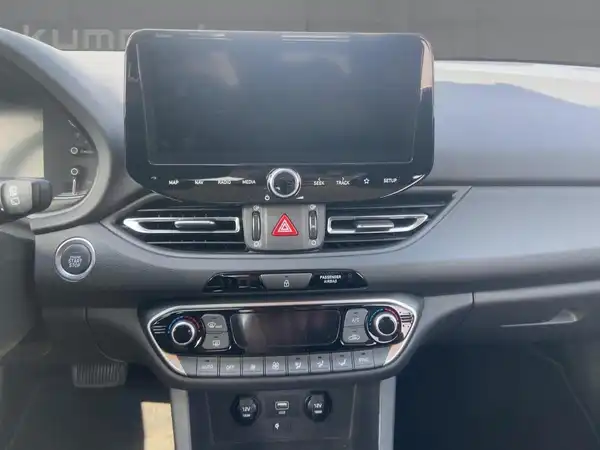 HYUNDAI I30 (10/15)