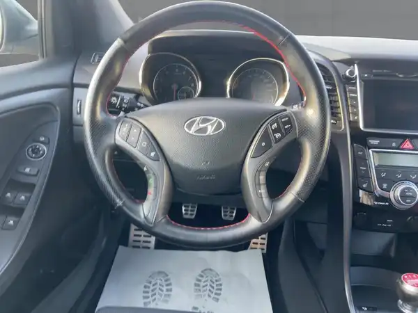 HYUNDAI I30 (8/15)
