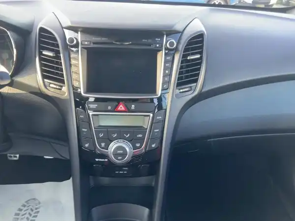 HYUNDAI I30 (9/15)